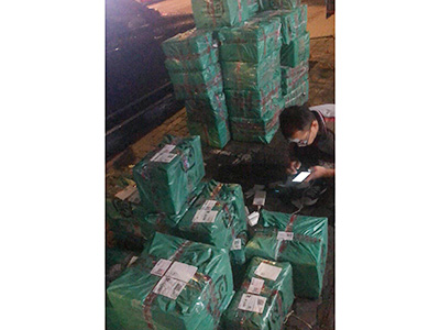 大闸蟹打包发货