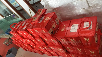 大闸蟹打包发货