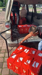 大闸蟹打包发货